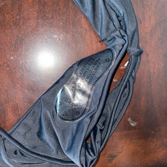 *SOLD* Black Strappy Bikini - Picture 5 of 5